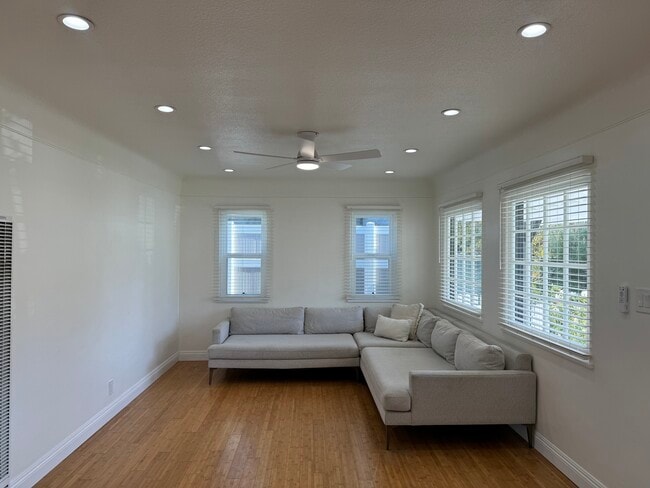 Photo - 2754 S Barrington Ave