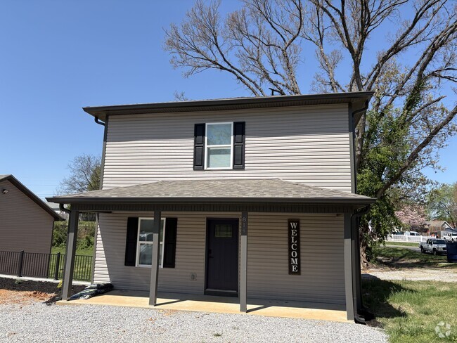 4 bedroom / 4 bathroom furnished. Rooms rent separately. - 814 Carson St Rental