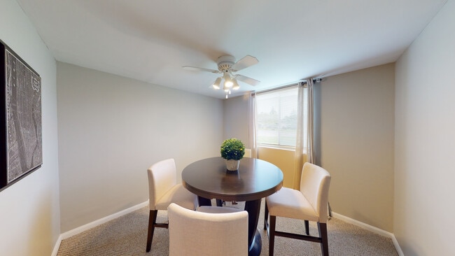 1-bedroom West Dining Area