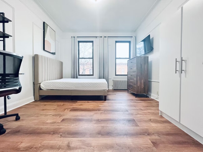 Building Photo - Furnished room/NOT APARTMENT