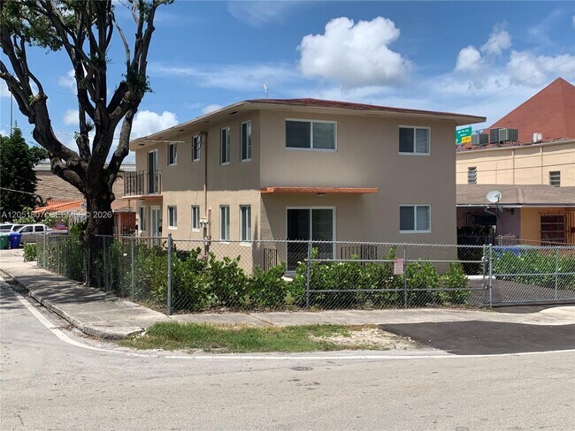 901 NW 22nd Ct