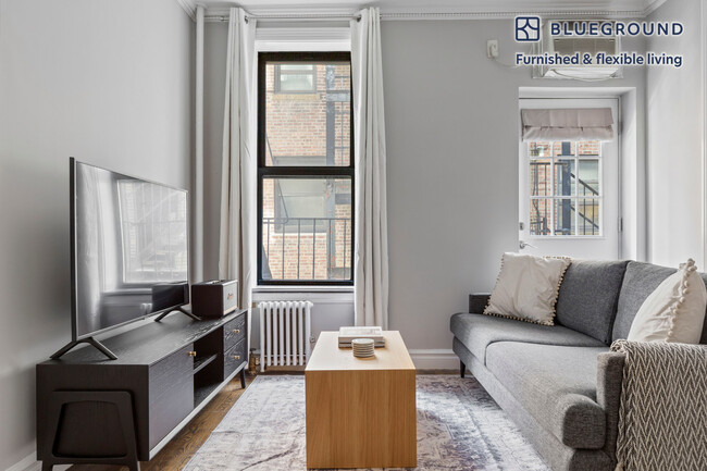 Building Photo - 336 E 18th St Rental