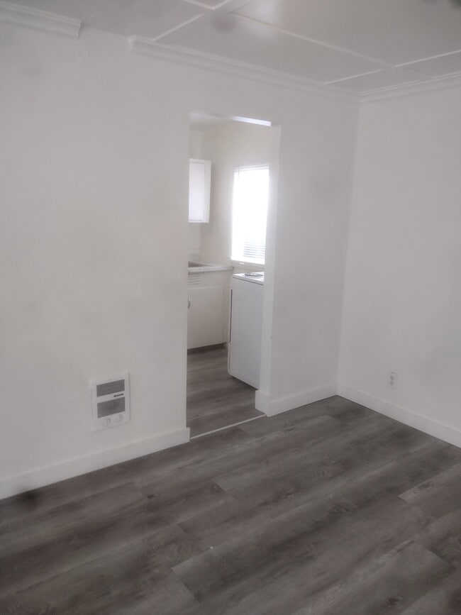 470 S Columbia St Unit 2