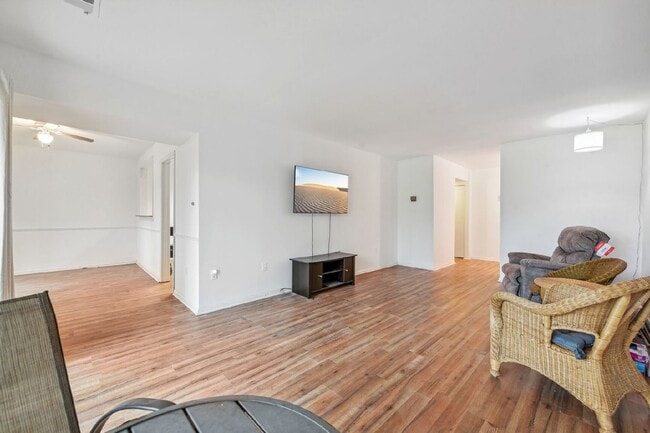 Check out this delightful 1 bed and 1 bath condo For Rent in a prime Fairfax location!