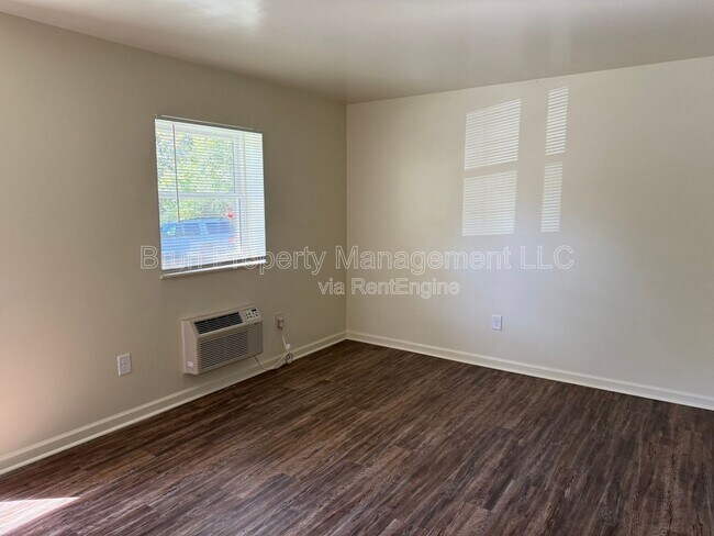 Photo - 5820 Sanford Rd Unit 1