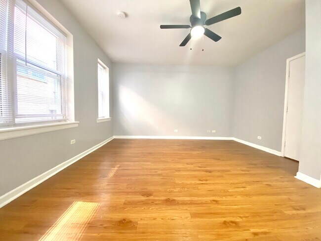 Photo - 4241 N Kenmore Ave Unit 106