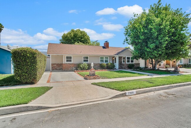 Building Photo - Stunning Northridge 4+2 Single Family House