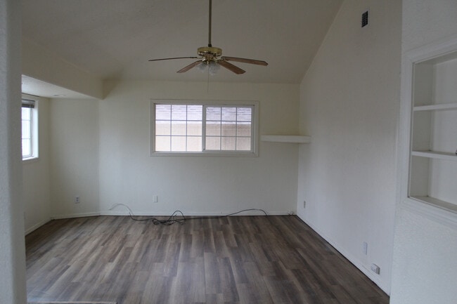 Photo - 2437 Darrow Ave