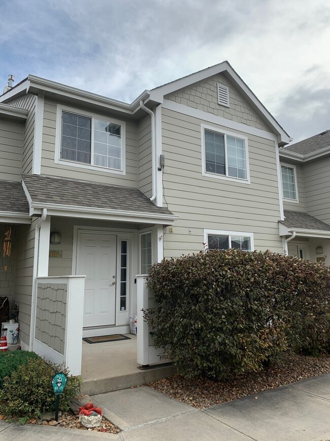 Beautiful 2 Bedroom, 2.5 Bath Townhome for... - Beautiful 2 Bedroom, 2.5 Bath Townhome for...