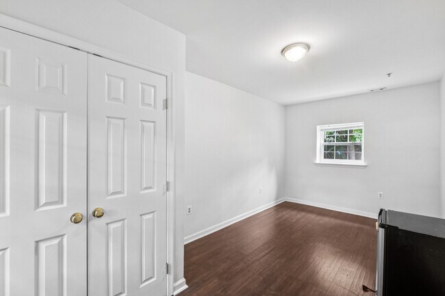 Photo - 4813 Calvert Rd