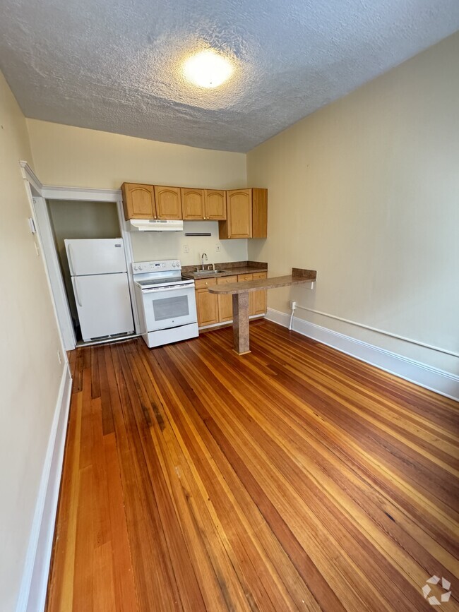 Building Photo - 884 Huntington Ave Unit 3 Rental