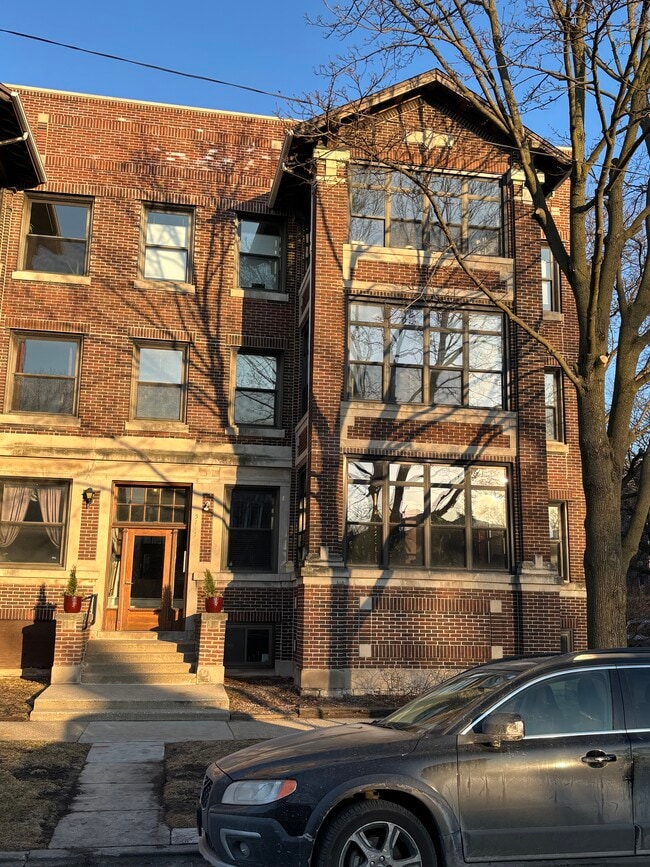 Building Photo - 5141 S Ellis Ave Unit 2