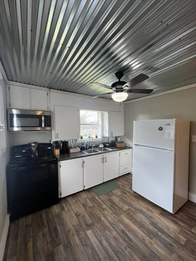 Photo - Welcome to your Fully Furnished retreat in Linden, Texas!