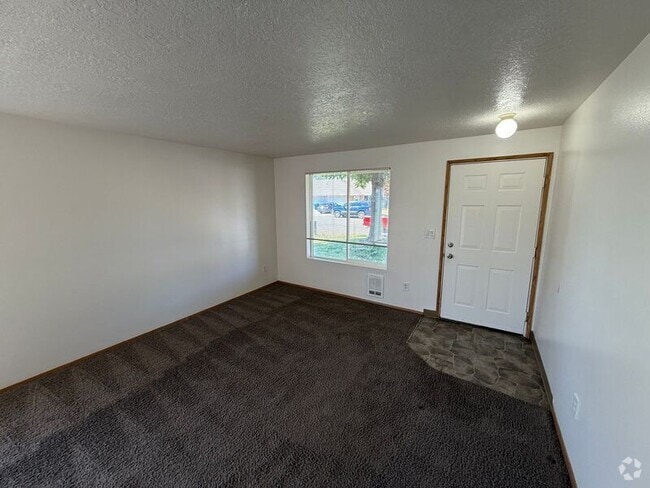 Building Photo - 396 Shamrock St Rental