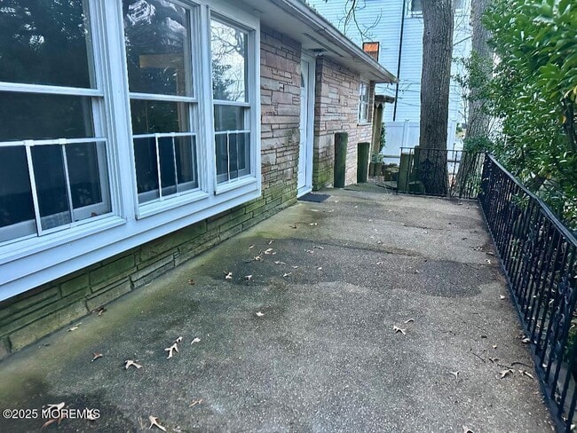 Photo - 297 Cambourne Dr