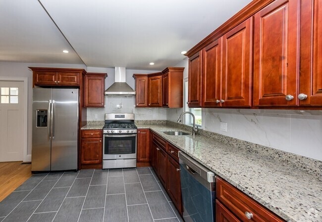 Building Photo - 31 Duncan St Unit 2 Rental