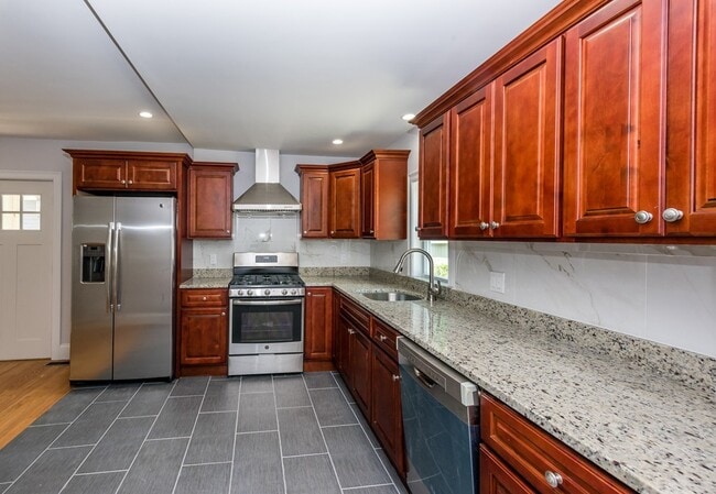 Building Photo - 31 Duncan St Unit 2 Rental