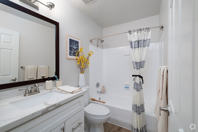 2BR, 2BA - 866SF - Second Bathroom