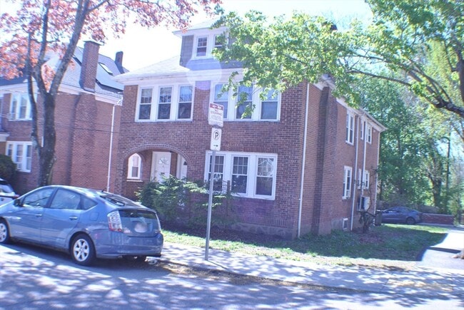 Building Photo - 3 Portina Rd Unit 3 Rental