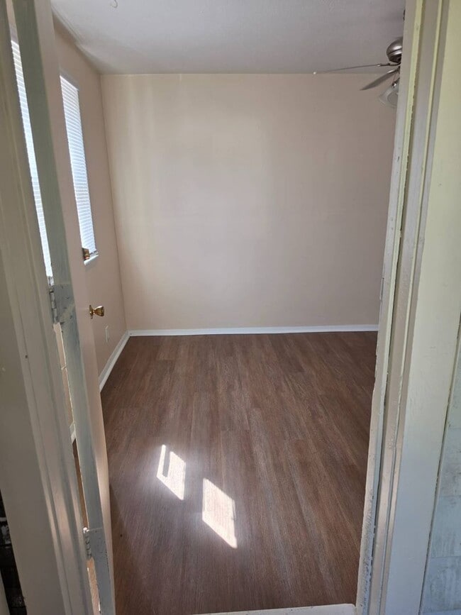 Building Photo - 5951N37thJ Unit 5951
