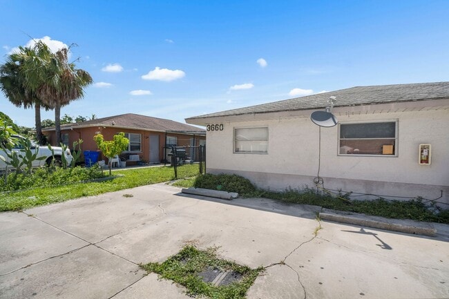 Photo - 3656 Seminole Ave Unit 3660 Seminole Ave #28