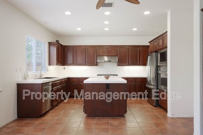 Photo - 23536 Silverwood St