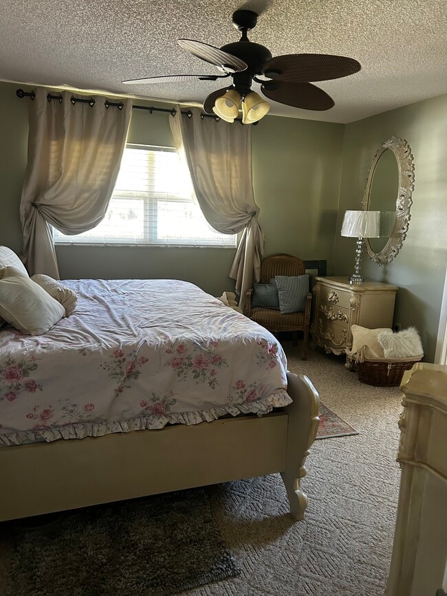 Building Photo - 1136 Peach Tree Dr