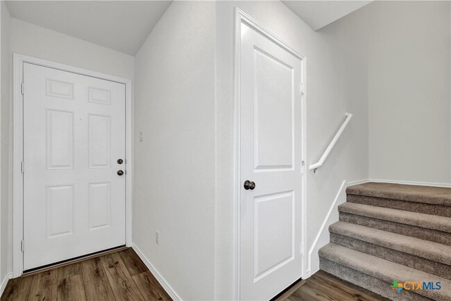 Building Photo - 231 Gabbro Gdns