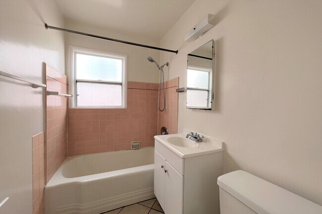 Photo - 1734 E 3rd Street Unidad 1734-17