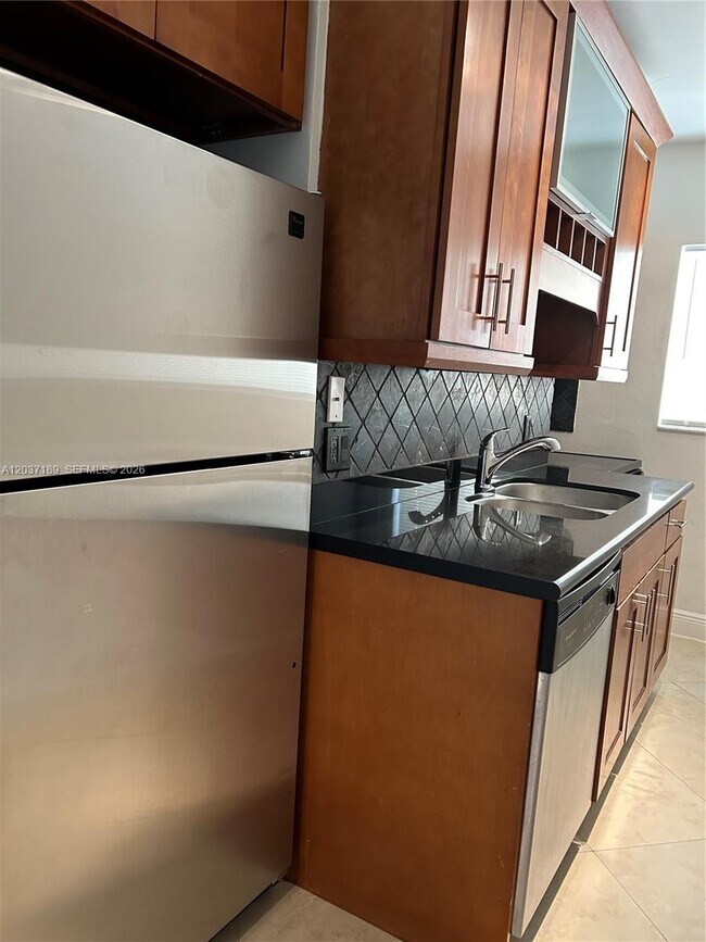 Photo - 2880 Pine Tree Dr Unit 5