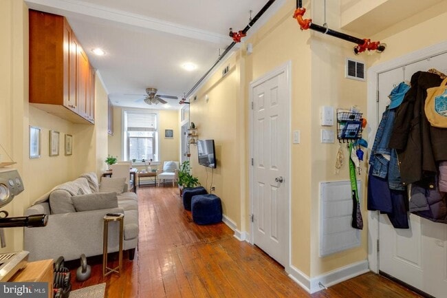 Photo - 1341 Lombard St Unidad 2