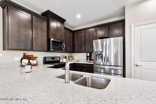 Photo - 91 Pinebury Ln