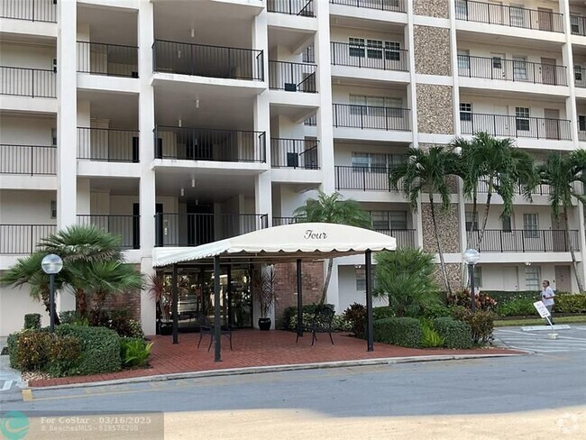 Building Photo - 3000 N Palm Aire Dr Unit 506 Rental