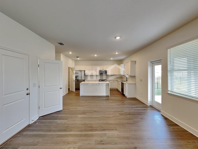 Photo - 2908 20th Ave W