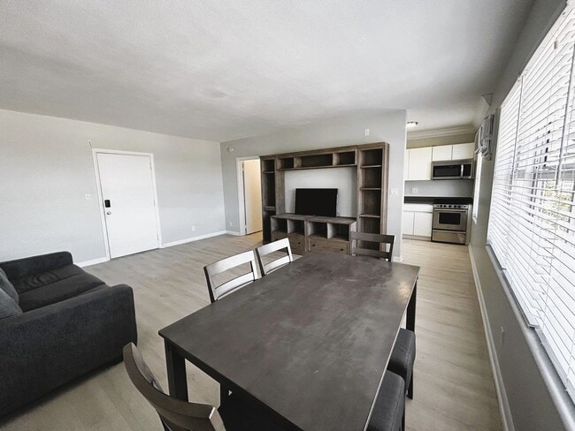 Photo - Updated 1 Bedroom 1 Bath Condo - Steps fro... Unit 705H