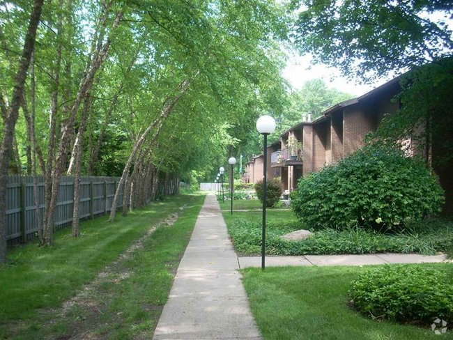 Building Photo - 2500 Topsfield Rd Unit 414 Rental
