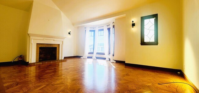 Photo - SPACIOUS PARKSIDE SINGLE-FAMILY HOME WITH ENCLOSED PATIO — AVAILABLE NOW!