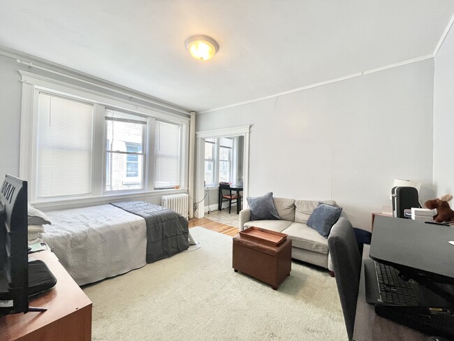 Building Photo - 1641 Commonwealth Ave Unit 11