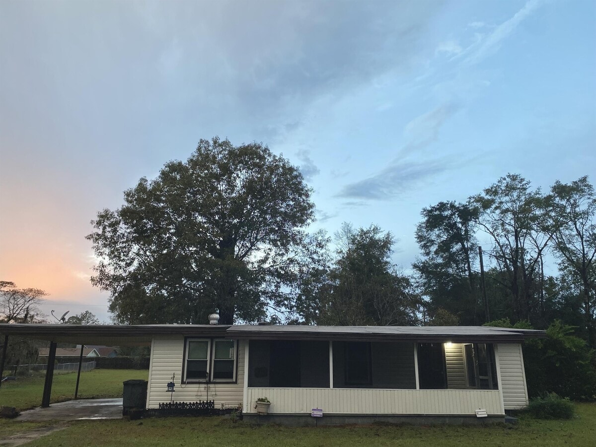 Photo - 1313 W Oglethorpe Hwy House