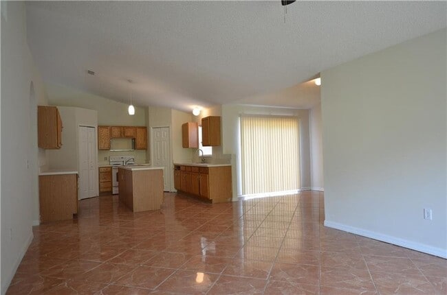 Photo - Available Now 3br 2b