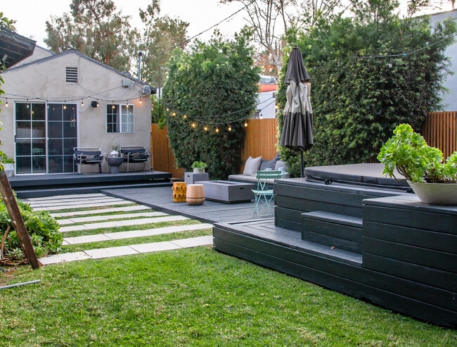 Photo - 11049 Blix St