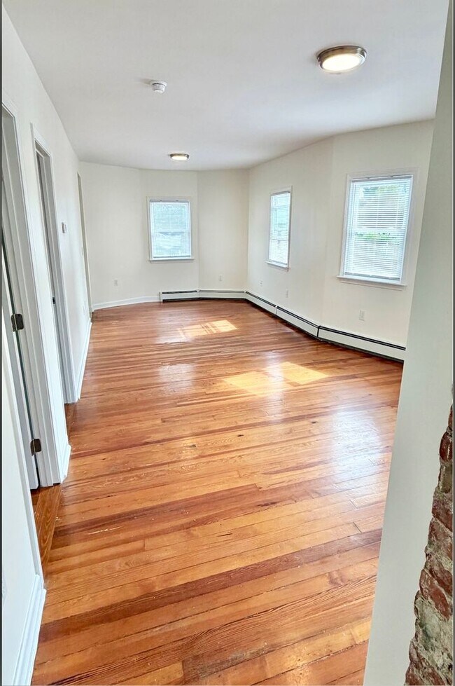 Photo - 178-180 Chandler Avenue Unit 1