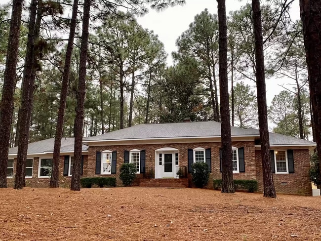 Building Photo - 147 Pine Ridge Dr Rental