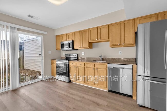 Photo - 490 Arwell Ct