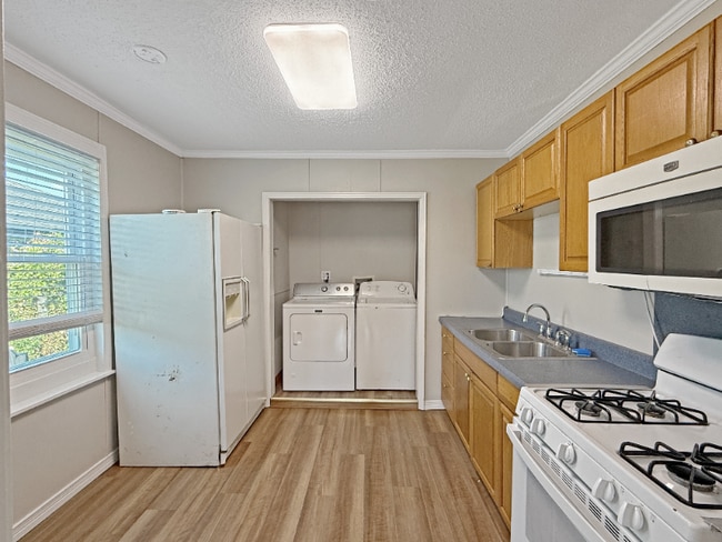 Photo - 911 Central Ave