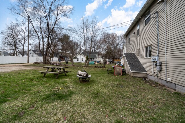 Photo - 624 S Lansing St