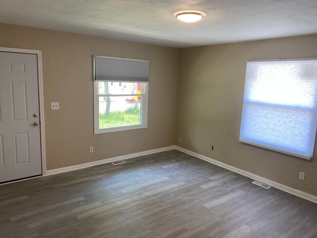 220-226 S Smithville Rd