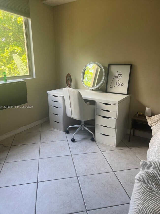 2630 SW 28th St Unit 26