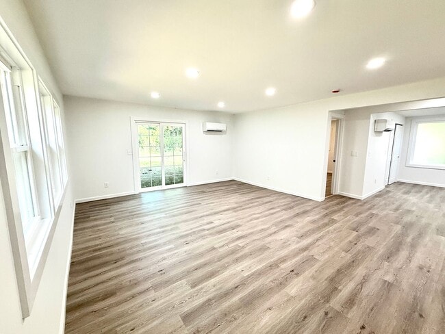 Building Photo - 10 Delson Ln Unit Apt B