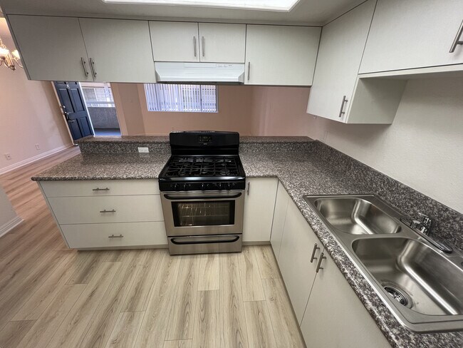 Photo - 1059 Spazier Ave